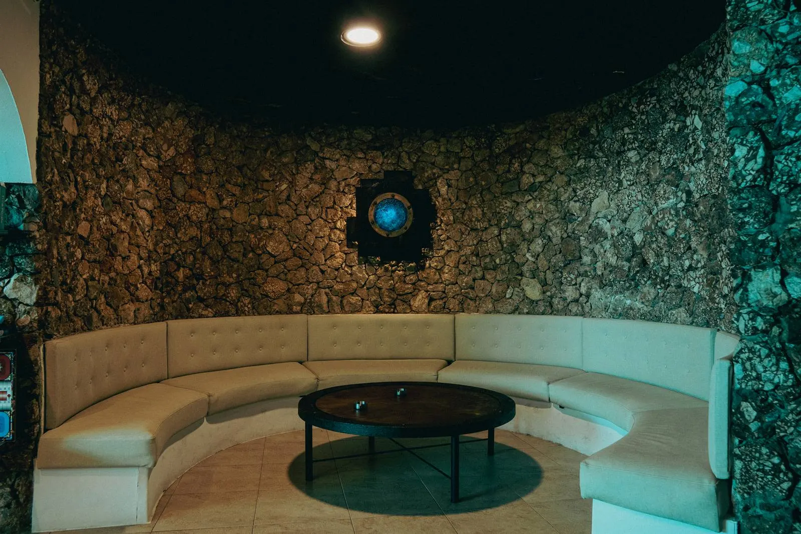 Ventanas al interior de la piscina